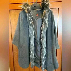 Adrienne Landau faux fur lined cape shawl poncho